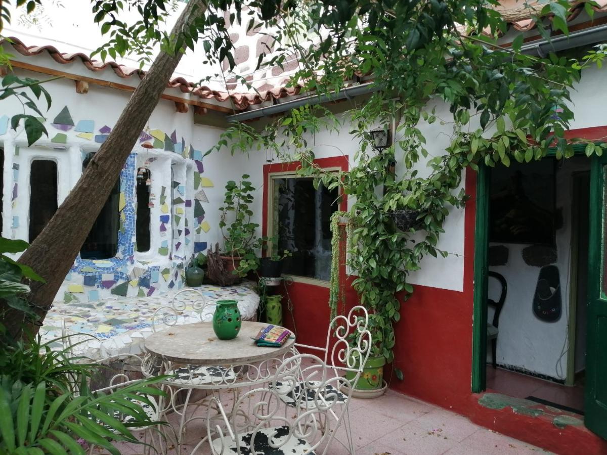 Гостевой дом Ecoartejeda Cave House Экстерьер фото